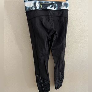 Lululemon black legging with waistband pattern. Size 4. 25” inseam.